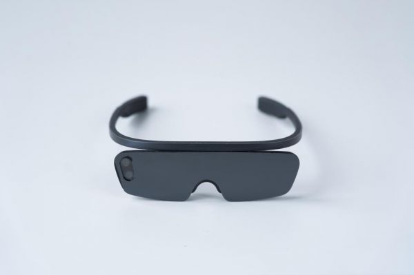 6.8mm，EM3展示全球超薄VR眼镜